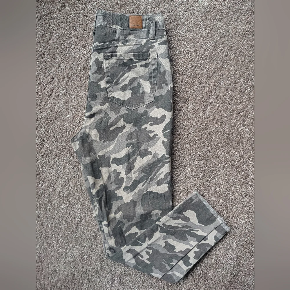 YMI Camouflage Distressed Skinny Stretch Jeans Size 11 - Picture 7 of 9